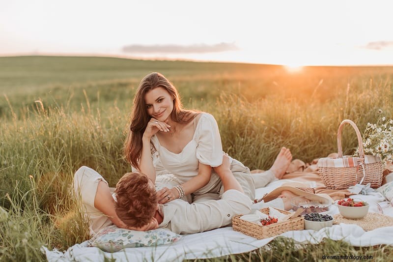 Libra & Sagittarius Compatibility: Love & Friendship - A Detailed Analysis