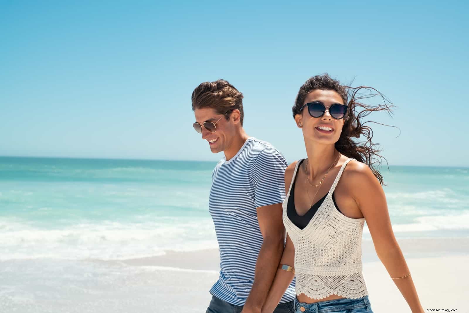Aquarius Man & Leo Woman: Compatibility, Challenges & Love Potential