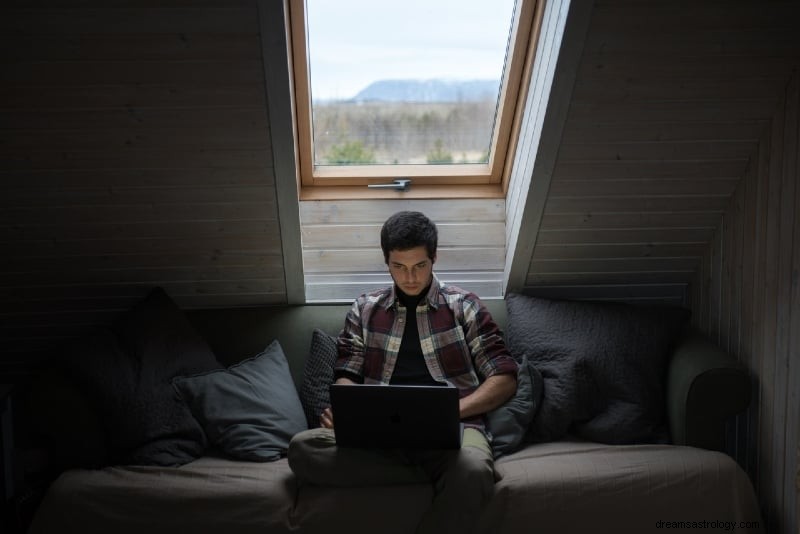 Decoding Texting Behavior: What Your Crush s Zodiac Sign Reveals