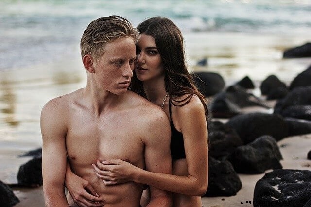 Gemini & Cancer Compatibility: A Deep Dive into Relationships, Trust & Intimacy