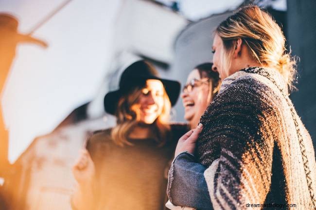 Pisces Sun, Cancer Moon: Understanding Personality & Compatibility