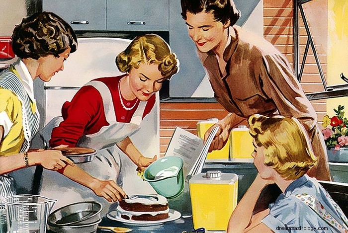 Decoding Family Gatherings in Dreams: Symbolism & Hidden Meaning
