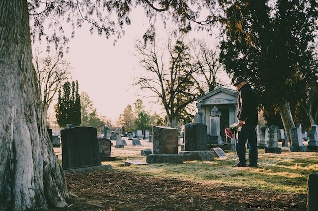 When a Deceased Loved One Appears Alive in Your Dream: What It Signifies