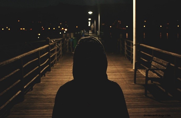 Decoding Shadow Attack Dreams: Symbolic Meanings & Guidance
