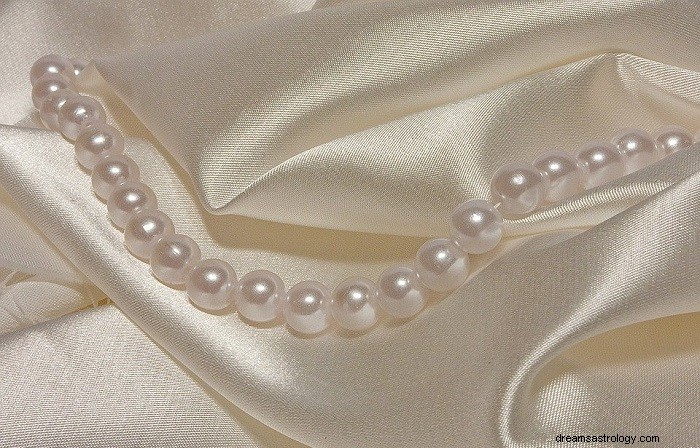 Pearl: Dream Interpretation & Symbolic Significance