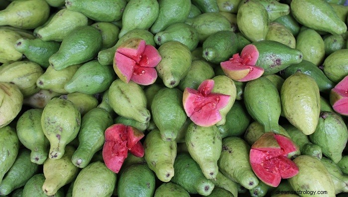 Guava Fruit in Dreams: Symbolism & Deep Meanings