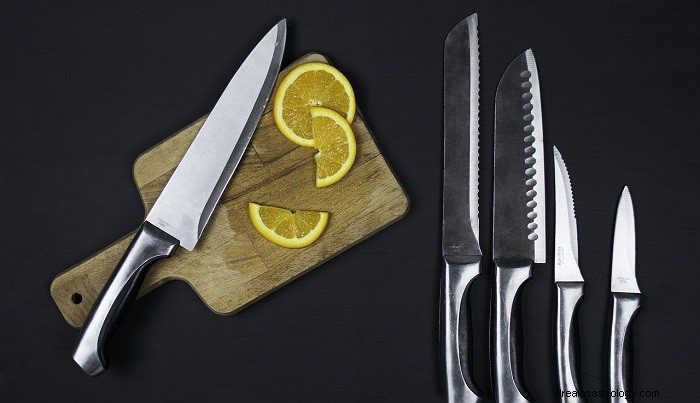 Knives in Dreams: Decoding Their Symbolic Meaning and Interpretations