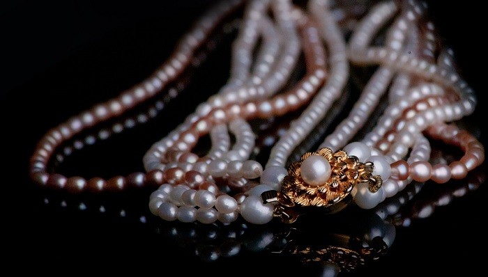 What It Means When You Dream About a Necklace: Symbolic Insights