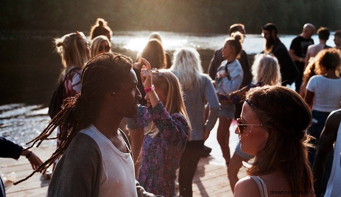 Celebrity Dreams Unveiled: Meaning, Interpretation, and Why They Happen