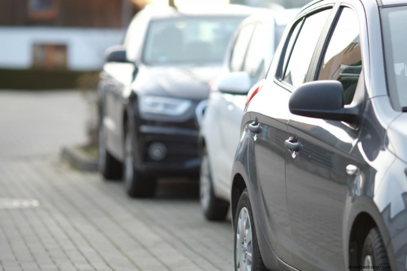 Decoding the Spiritual Significance of a Parked Car in Your Dreams