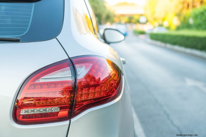 Decoding the Spiritual Significance of a Parked Car in Your Dreams