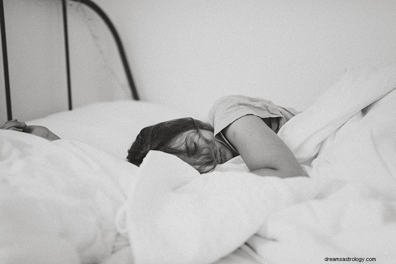 What Poop Means in Dreams: Symbolic Interpretation and Emotional Insight