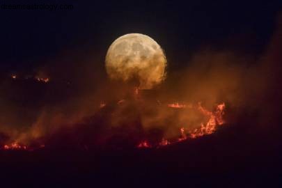 L astrologia prevede gli incendi nel Regno Unito 