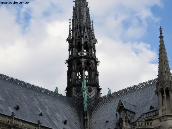 Jak Nostradamus předpověděl požár Notre Dame 