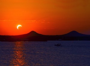 Eclipse solar de Sagitario:finales y comienzos 