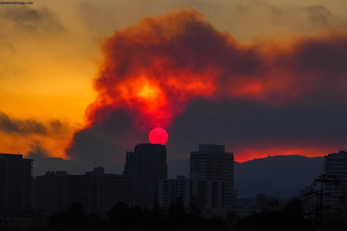 Eclipse Lunar Total En Acuario – Fuego En El Cielo 