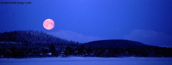 Bewegen Sie sich durch den ersten Vollmond des Jahres 