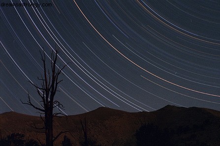 Revolución en la Tierra, planetas giratorios en el cielo 