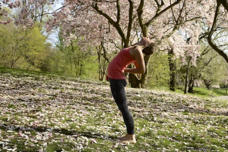 11 Yoga-Posen, um die Kraft des Vollmonds zu nutzen 