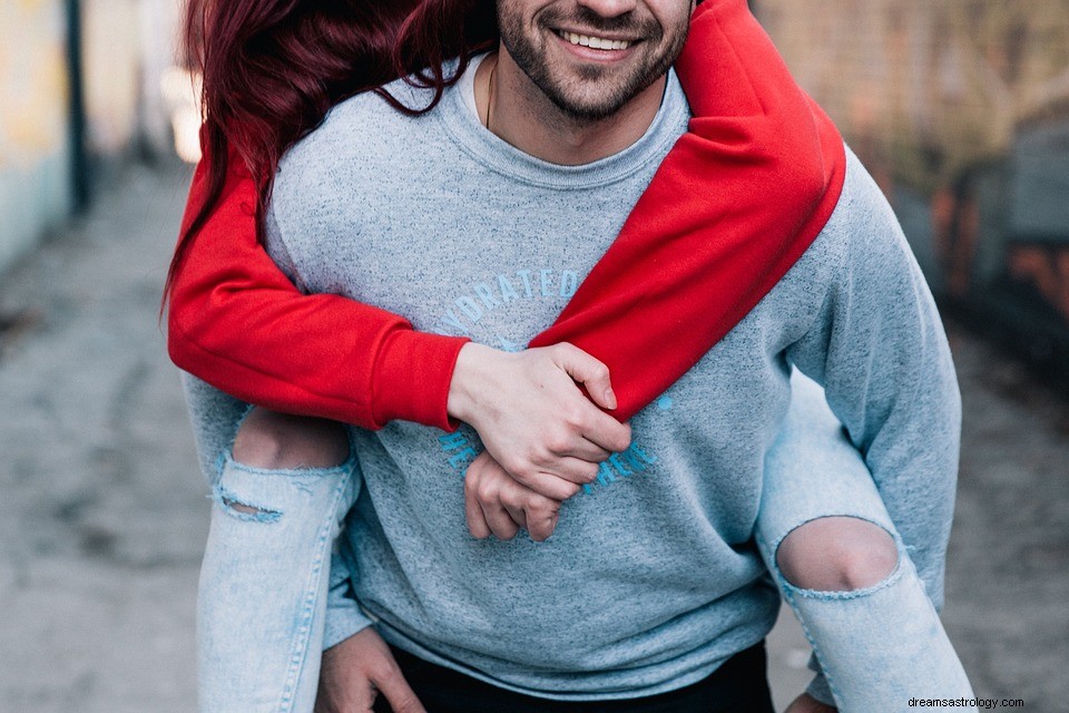 En couple avec une Vierge ? Voici les avantages et les inconvénients de sortir avec ce signe du zodiaque 