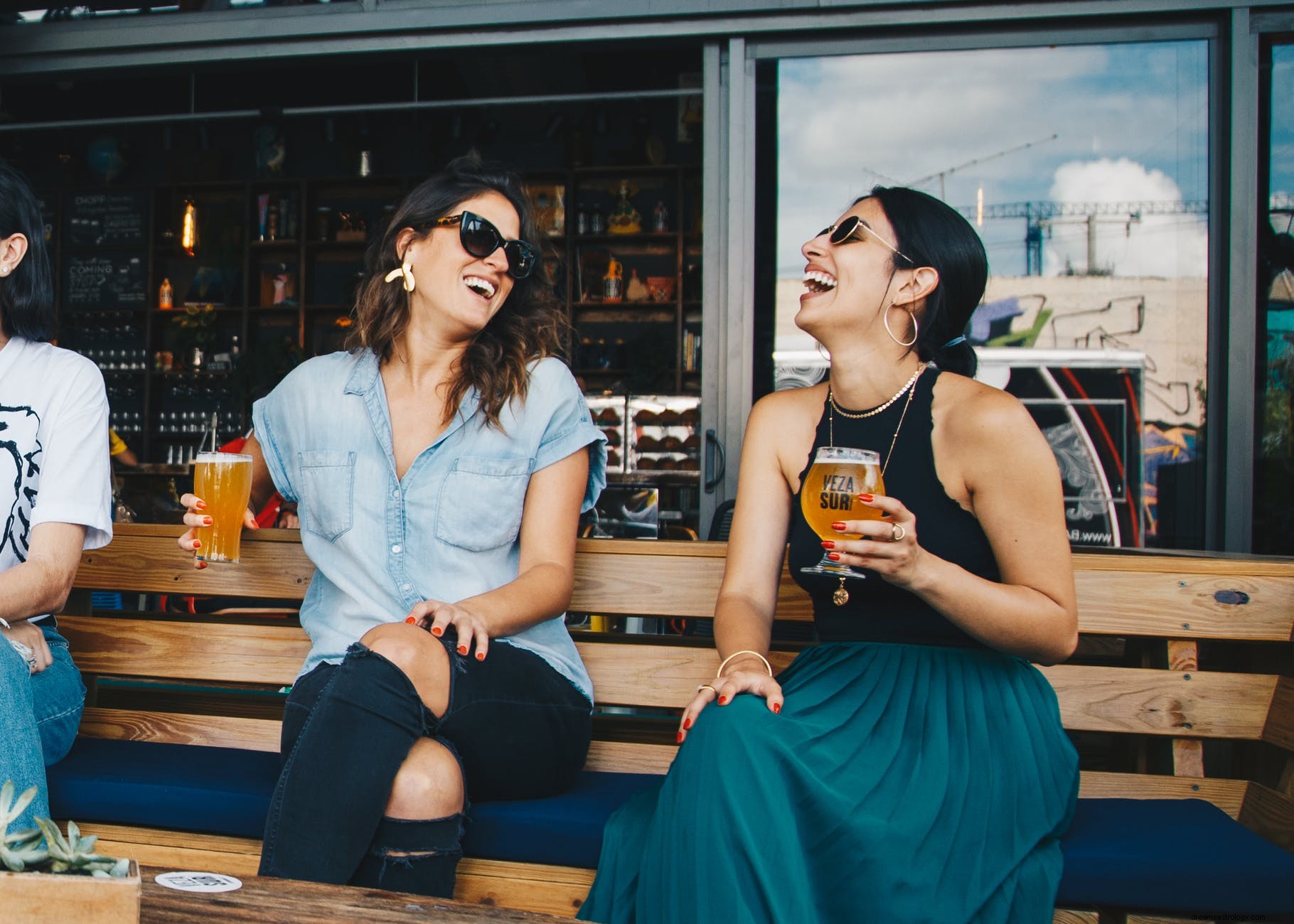 DIESE Sternzeichen sind die besten Partner, um den Galentines Day zu feiern 