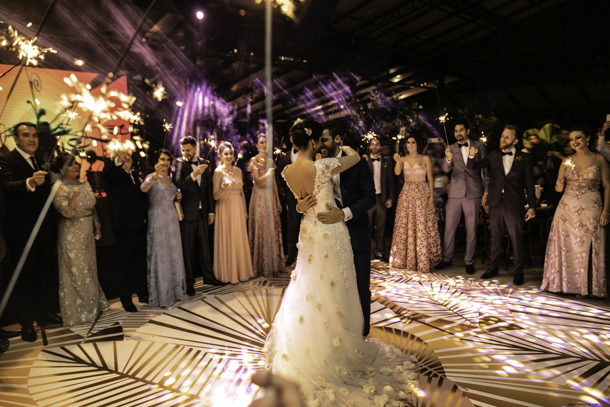 5 καλύτερα θέματα γάμου που μπορεί να θέλει να επιλέξει μια νύφη Σκορπιού 