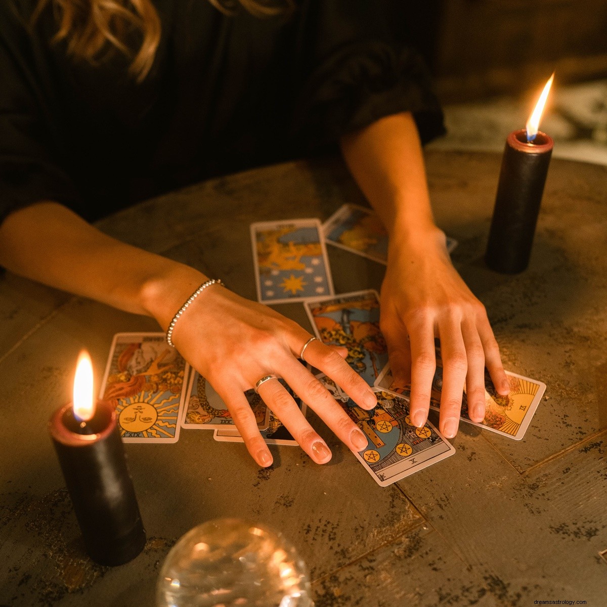 Tarotvoorspelling voor 2022:Celebrity Tarot-kaartlezer onthult wat de jaren hebben opgeslagen voor je sterrenbeeld 