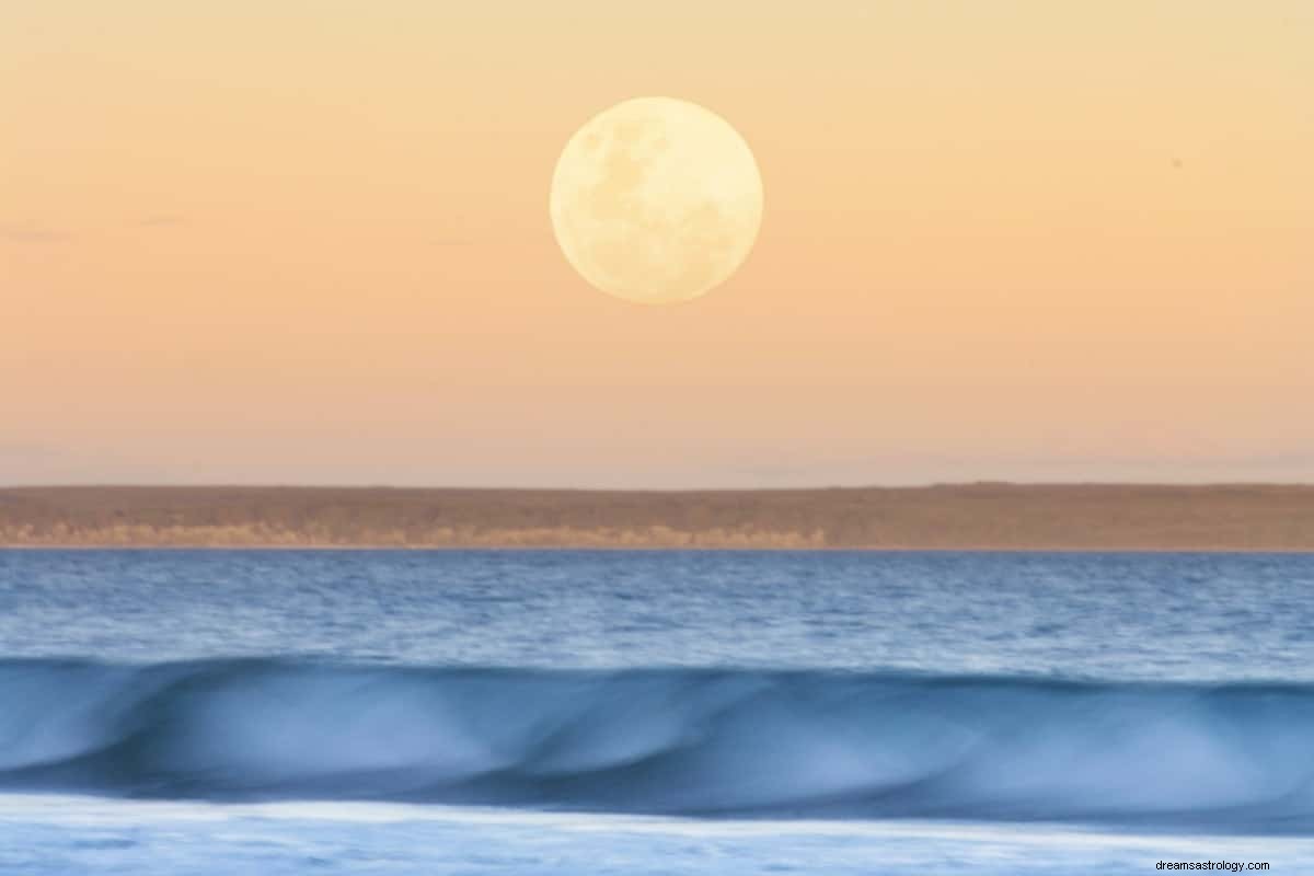 De volle maan van de steur van augustus in Waterman wil dat je in opstand komt 