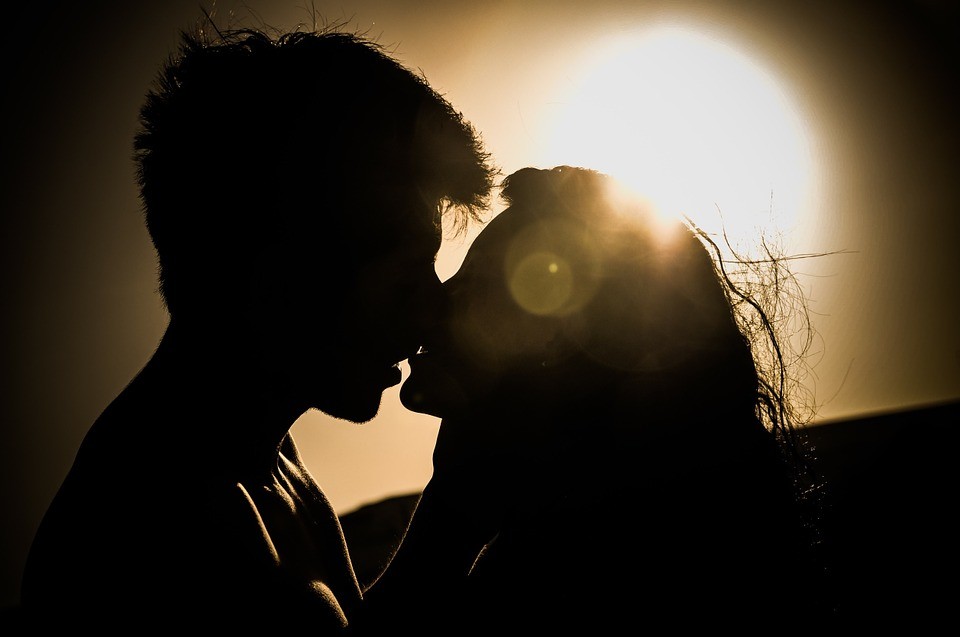Baiser et s embrasser - Que signifie rêver de s embrasser ? 