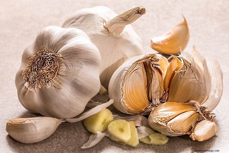 Knoblauch – Traumbedeutung und Symbolik 