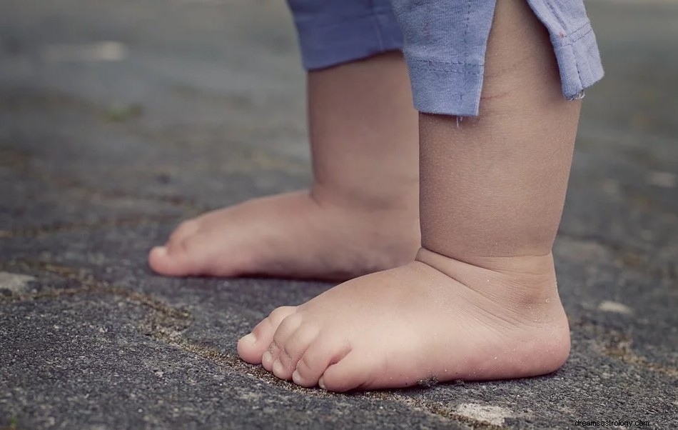 Estar Descalzo en un Sueño – Significado y Simbolismo 