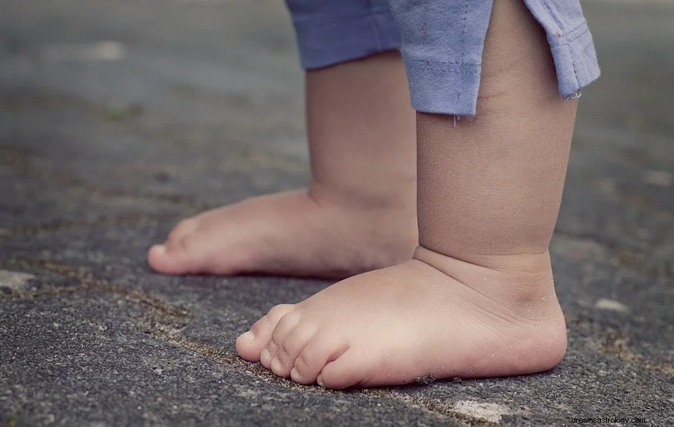 Être pieds nus dans un rêve - Signification et symbolisme 