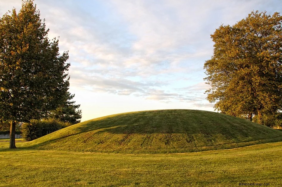 Knoll - Drømmebetydning og symbolik 