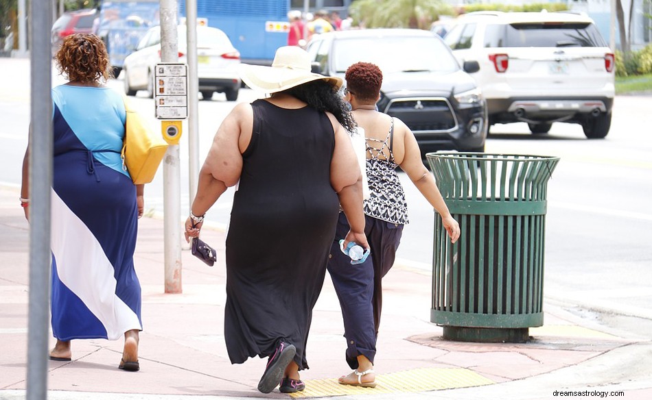 Von fettleibigen Menschen und Fettleibigkeit träumen – Bedeutung und Symbolik 