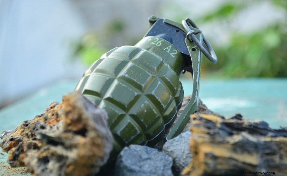 手榴弾について夢を見る–意味と象徴性 