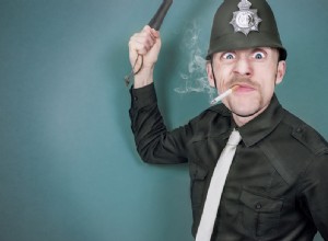 Naśmiewanie się z kogoś we śnie – znaczenie i symbolika 