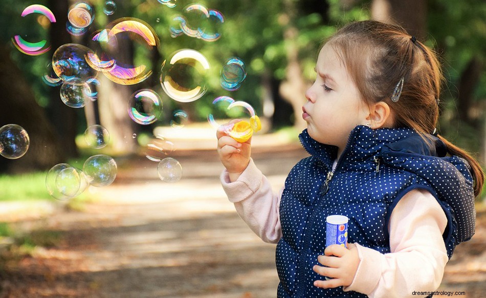 Enfant (Kid) dans un rêve - Signification et symbolisme 