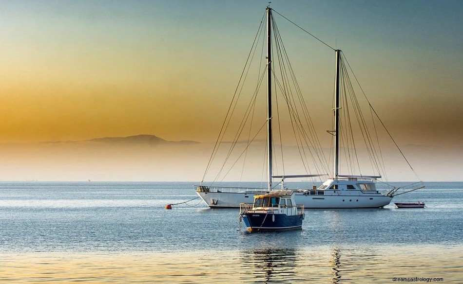 Att drömma om yacht – mening och symbolik 