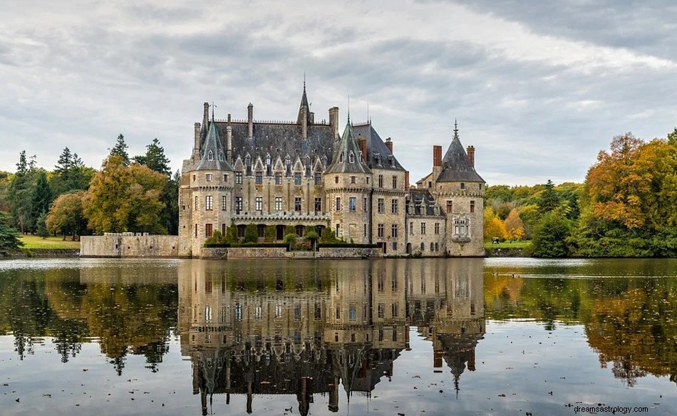 Was bedeutet es, von einem Schloss zu träumen? 