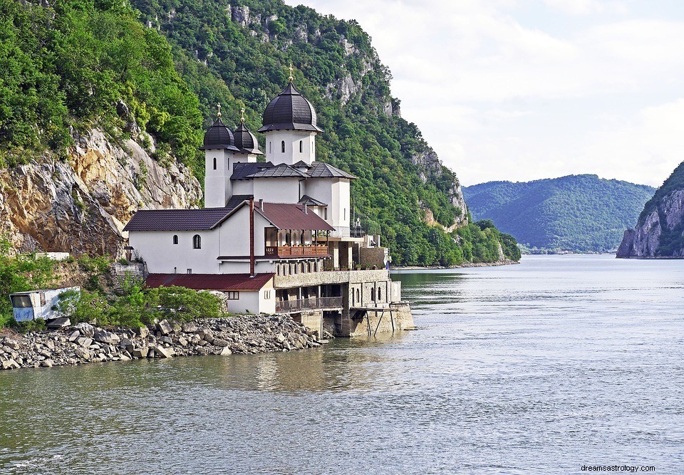 Klasztor – znaczenie i symbolika snu 