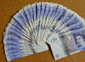 O que significa sonhar com gorjeta (gorjeta)? 