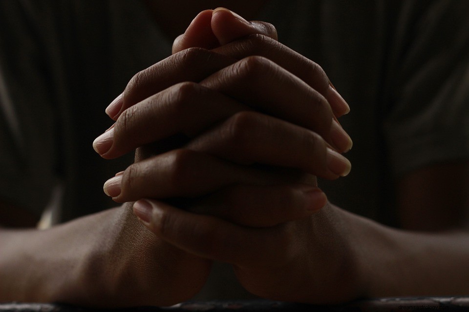 Oración – Significado y simbolismo de los sueños 