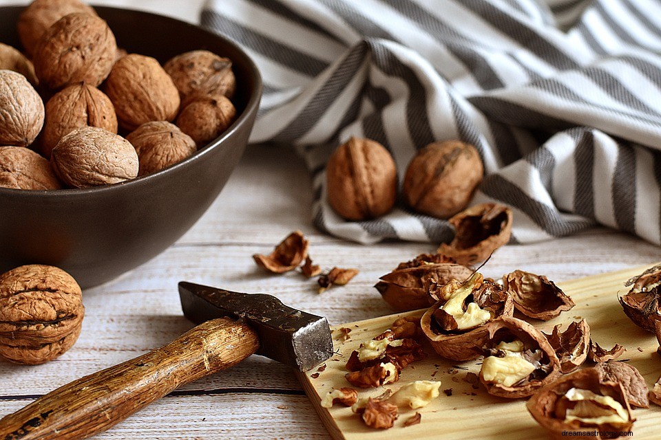 Vlašské ořechy – význam a výklad snu 