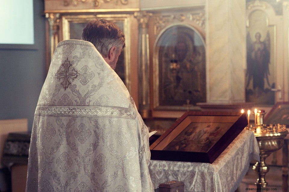 Was bedeutet es, von einem Priester zu träumen? 