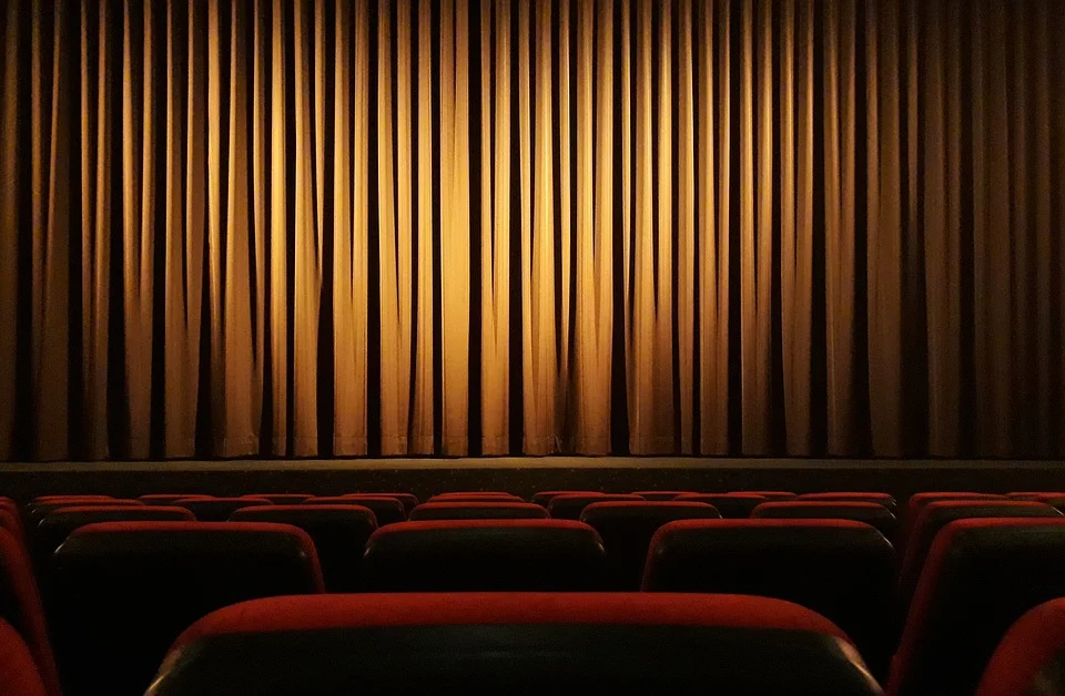 劇場–夢の意味と解釈 