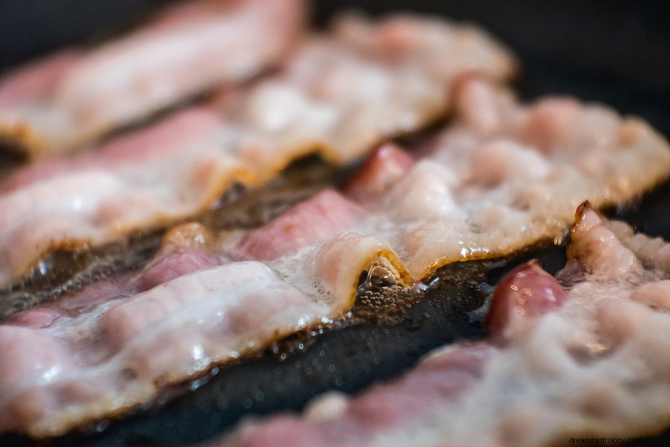 Hva betyr det å drømme om bacon? 