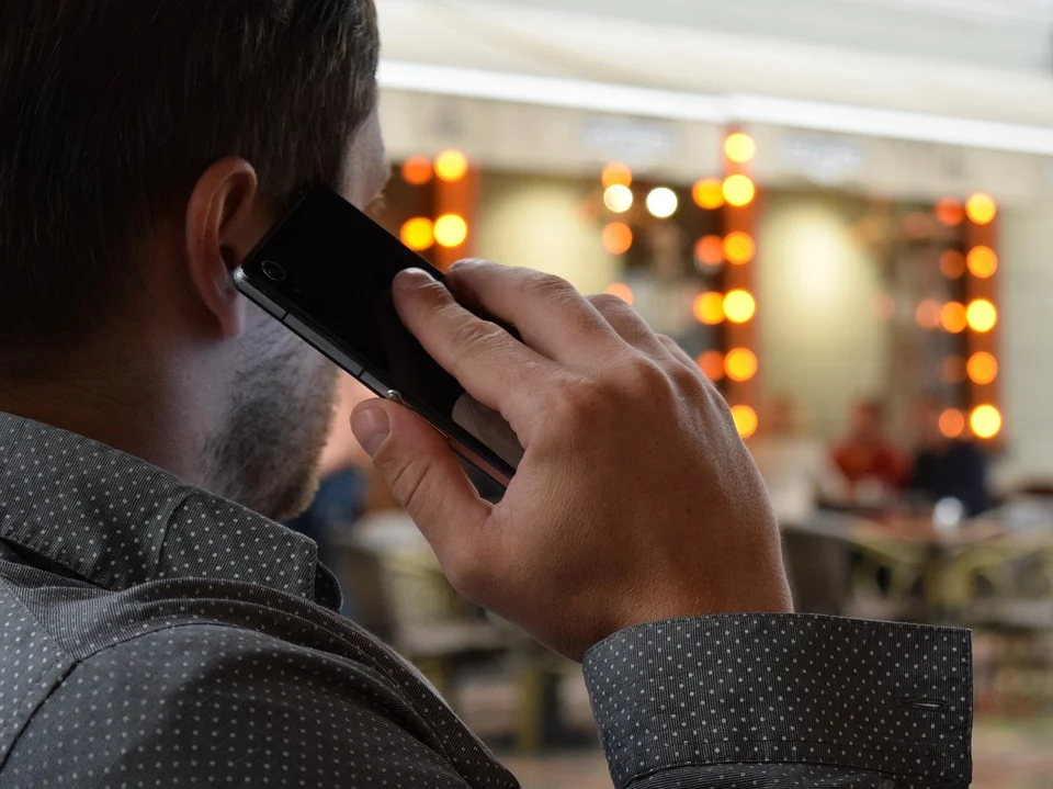 Wat betekent het om te dromen van een telefoongesprek? 