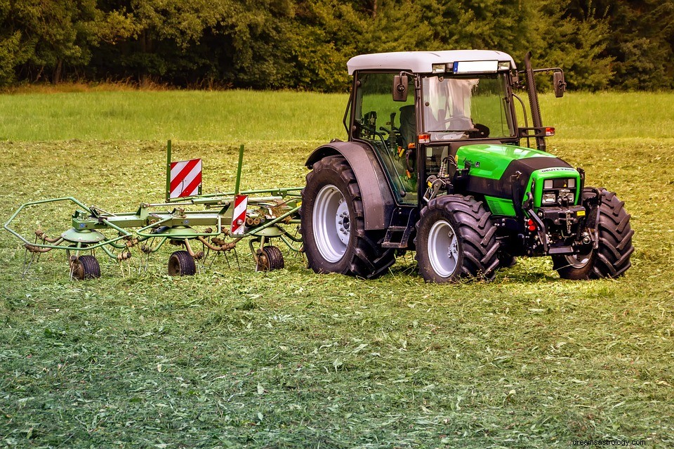 Drömmar om traktor – mening och symbolik 