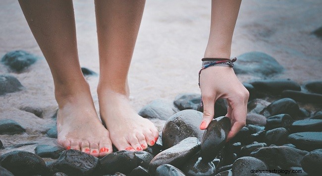 Träume über Füße und Hände – Interpretation und Bedeutung 