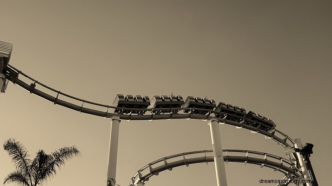 Naik Roller Coaster – Arti dan Tafsir Mimpi 